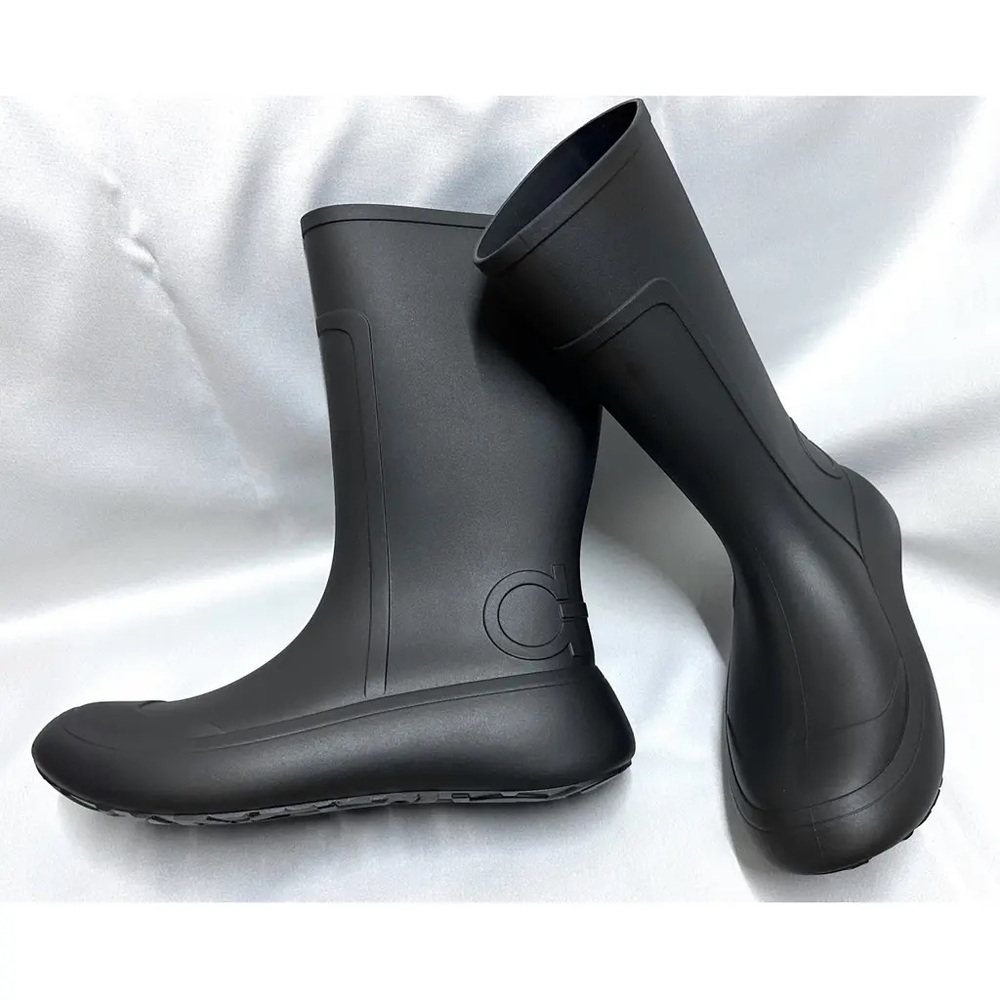 ☔️💧🌧️Salvatore Ferragamo chunky black rain boots NEW ☔️💧🌧️